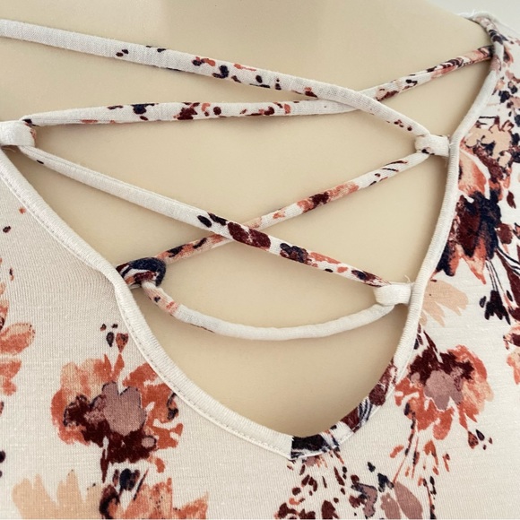 🍋2/$20 MAURICES Women’s Floral Strappy Neck Tee M - Picture 6 of 9